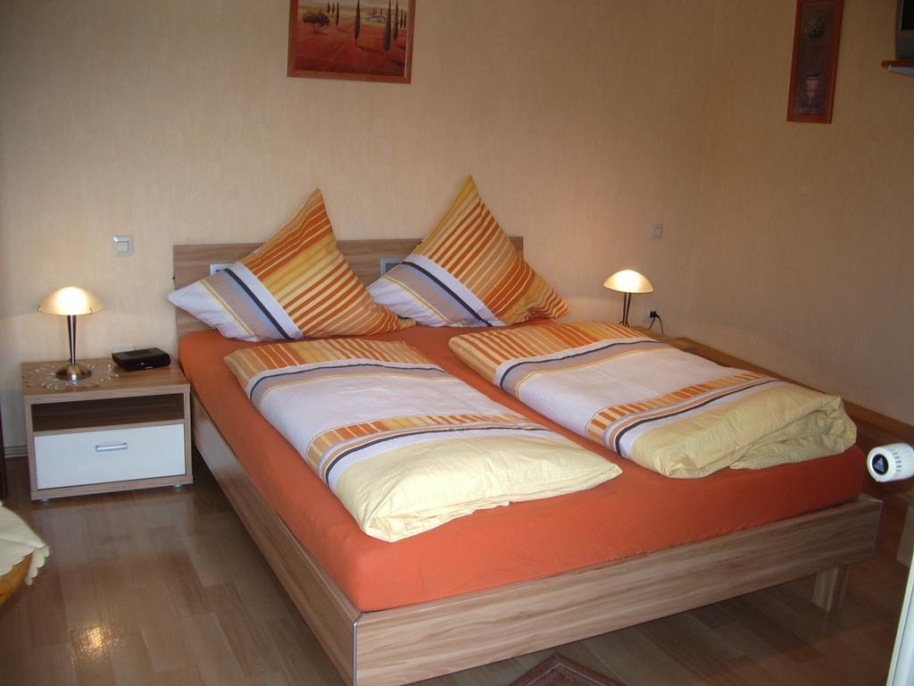 Hotel Gästehaus Resi Zeltingen-Rachtig Zimmer foto